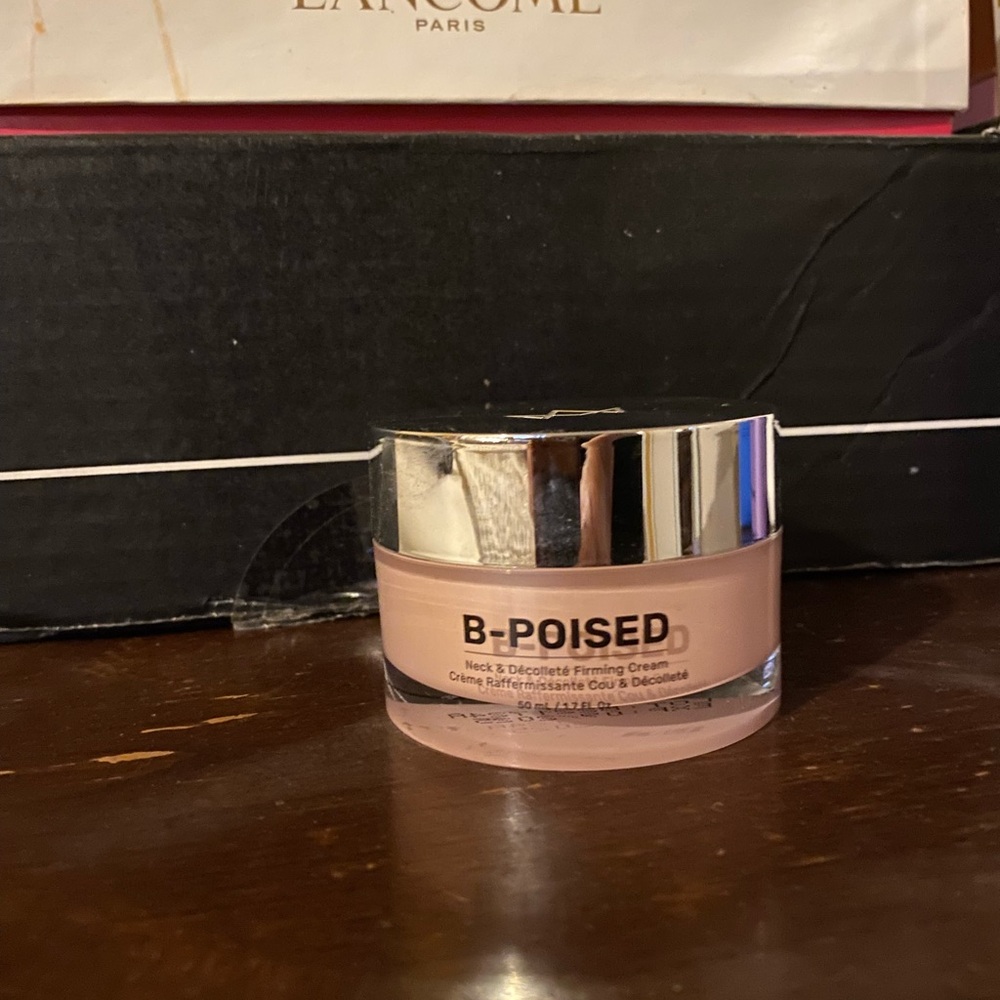B-POISED Neck & Décolleté Firming Cream